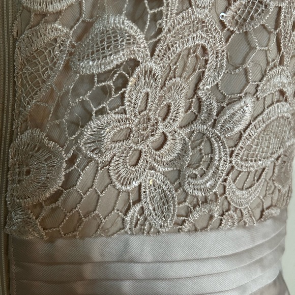 Beautiful light pink dress, in excellent condition. New without tags. - Picture 3 of 6